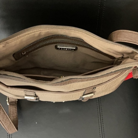 Bag​ - Picture 3 of 6